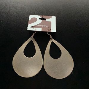Teardrop metal earrings.